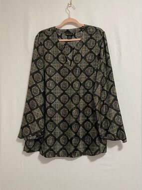 Lane Bryant Black Blouse with Cream Geometric Medallion Print